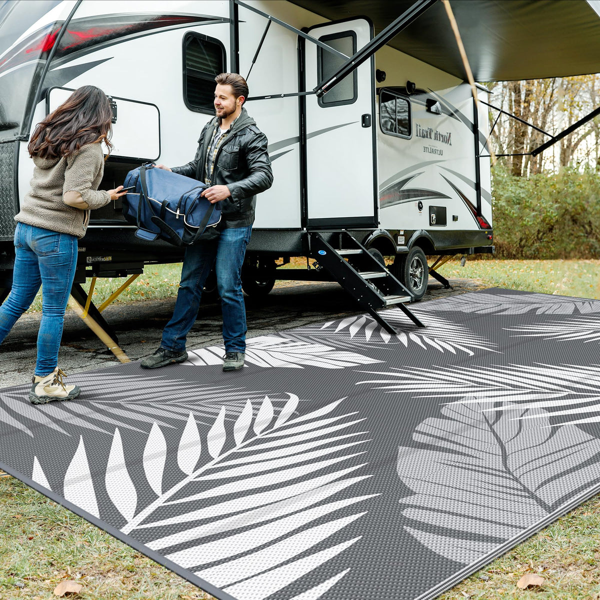 GENIMO outdoor rug with palm leaf design enhances patio ambiance