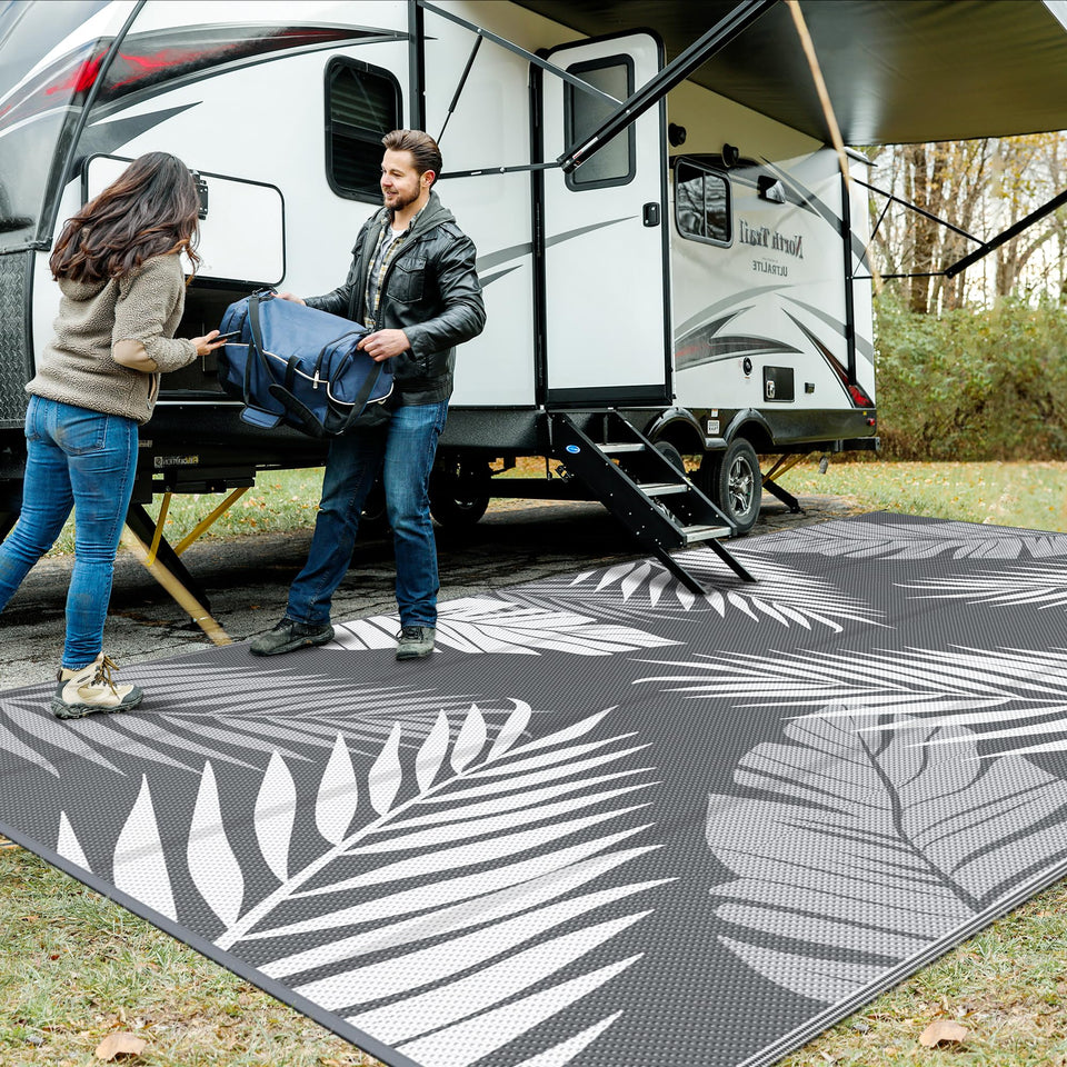 GENIMO outdoor rug with palm leaf design enhances patio ambiance