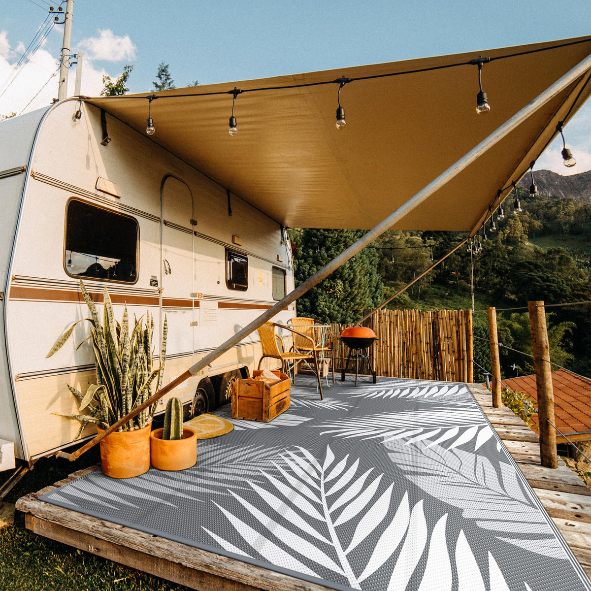 GENIMO rug is waterproof and easy to clean for outdoor messes
