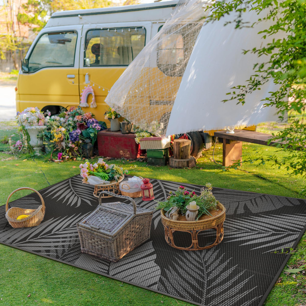 GENIMO Outdoor Rug 5' x 8' showing double-sided pattern for versatile styling
