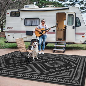 GENIMO outdoor rug beach-patio scene enhances outdoor gatherings and lounging