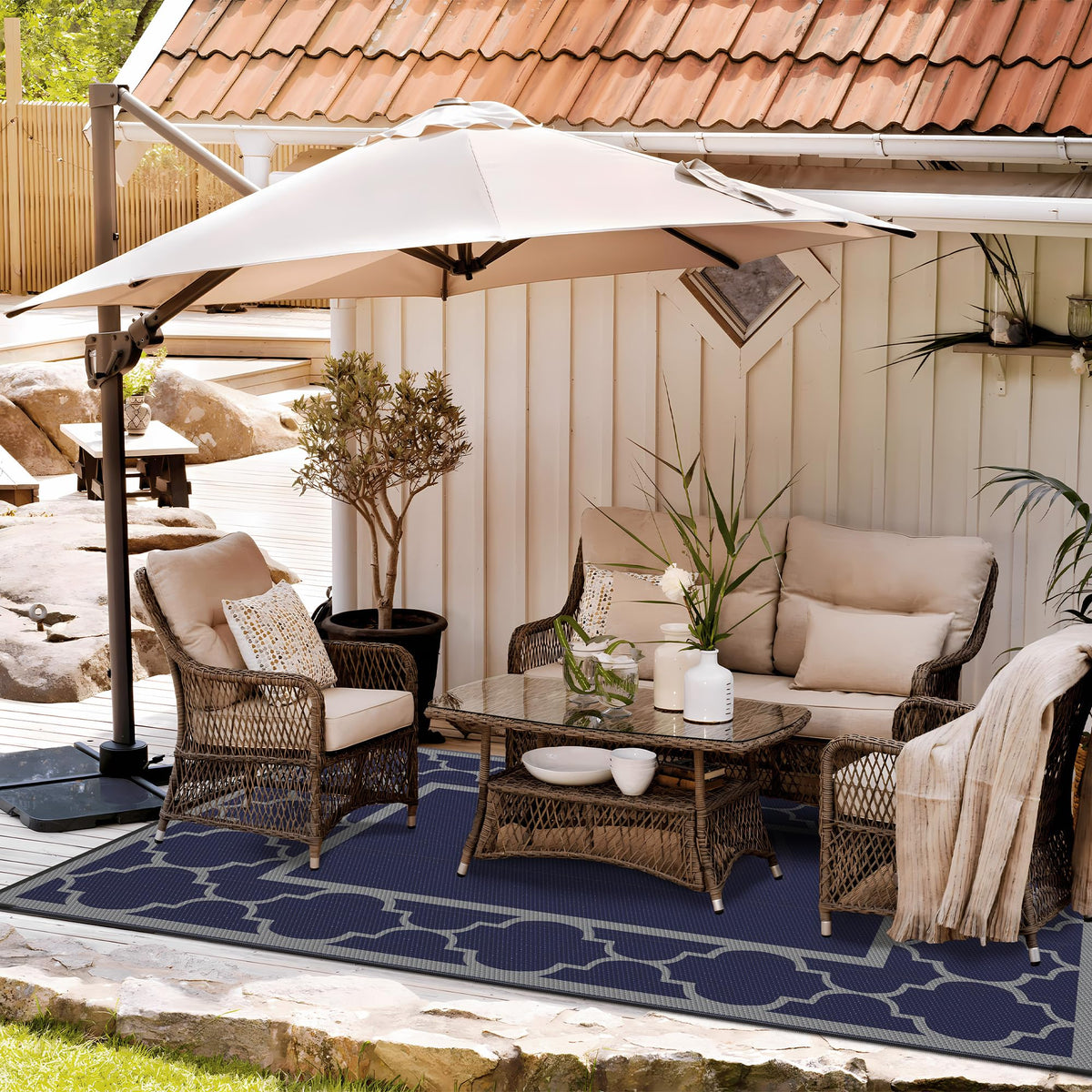 GENIMO rug with reversible blue-grey pattern for versatile outdoor decor
