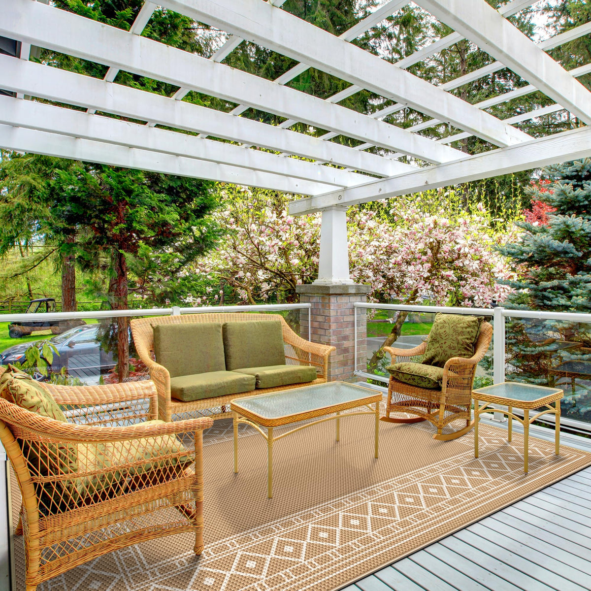 GENIMO outdoor rug breathable, quick-drying, and waterproof for outdoor use.
