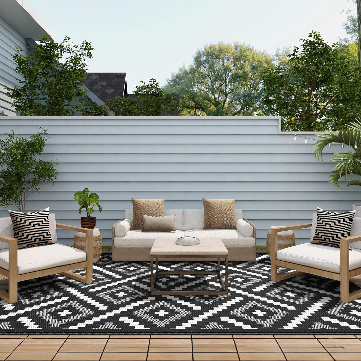 GENIMO outdoor rug with reinforced edge sealing for long-lasting use.