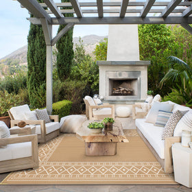 GENIMO outdoor rug geometric border design for modern outdoor spaces.