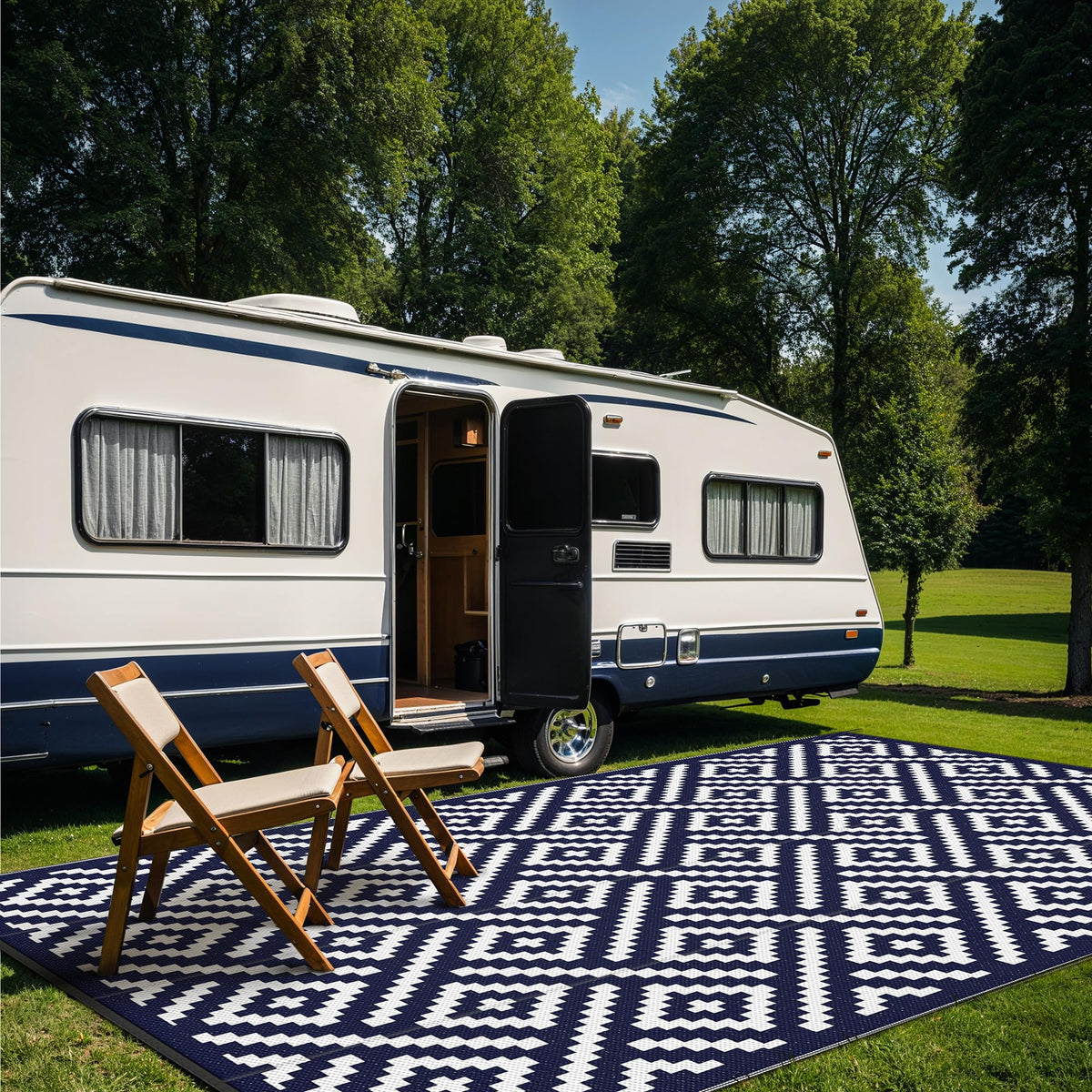 GENIMO rug with grid backing drains rain and prevents slips.