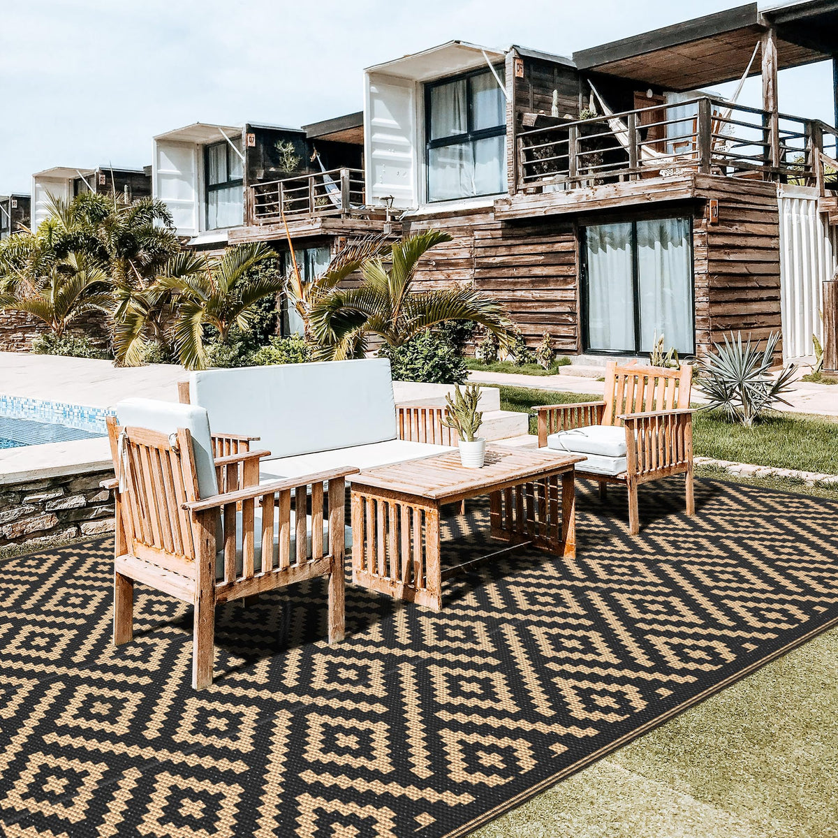 GENIMO outdoor rug suited for porches, decks, RVs, and picnics.