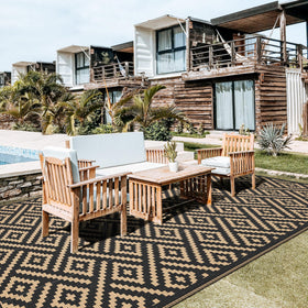 GENIMO outdoor rug suited for porches, decks, RVs, and picnics.