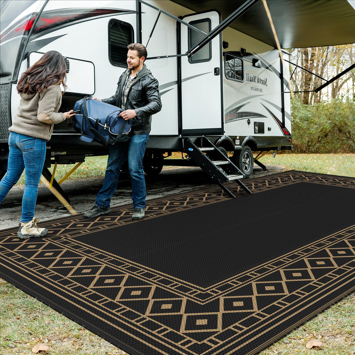 GENIMO rug made from recyclable polypropylene dries quickly after outdoor use.