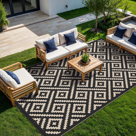 GENIMO outdoor rug with reversible patterns offering two styling options