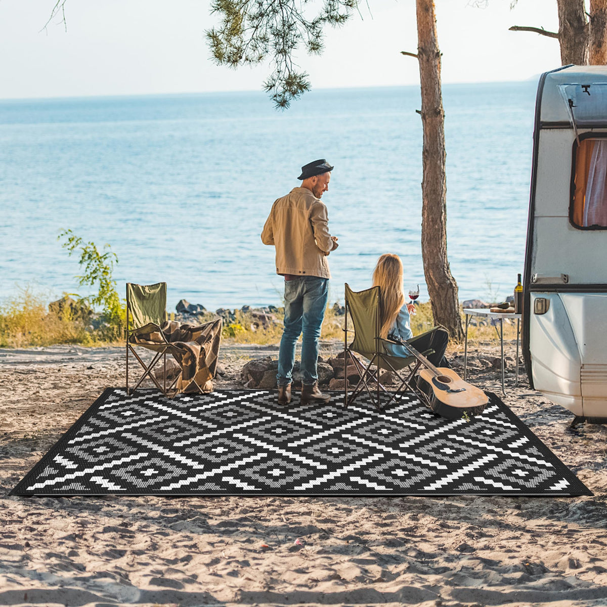 GENIMO outdoor rug with reversible pattern for versatile styling.