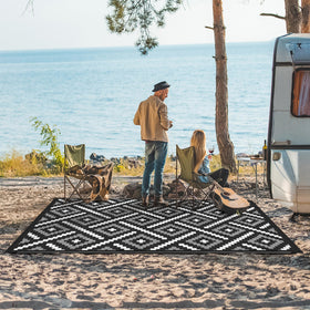 GENIMO outdoor rug with reversible pattern for versatile styling.