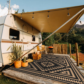 GENIMO rug with two-sided pattern enhances deck aesthetics and outdoor wear resistance.