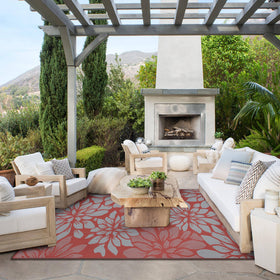 GENIMO UV-coated outdoor rug resists fading for long-lasting use.