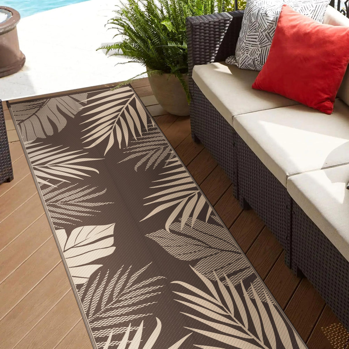 GENIMO outdoor rug: UV coating resists sun fade on decks and campsites.