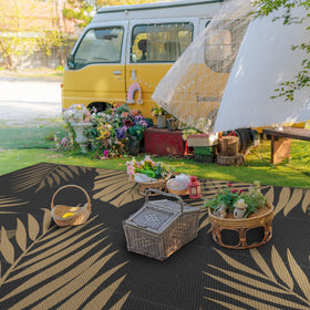 GENIMO waterproof rug resists spills and dries quickly for easy outdoor cleaning.