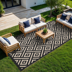 GENIMO reversible geometric-pattern rug showing two usable sides