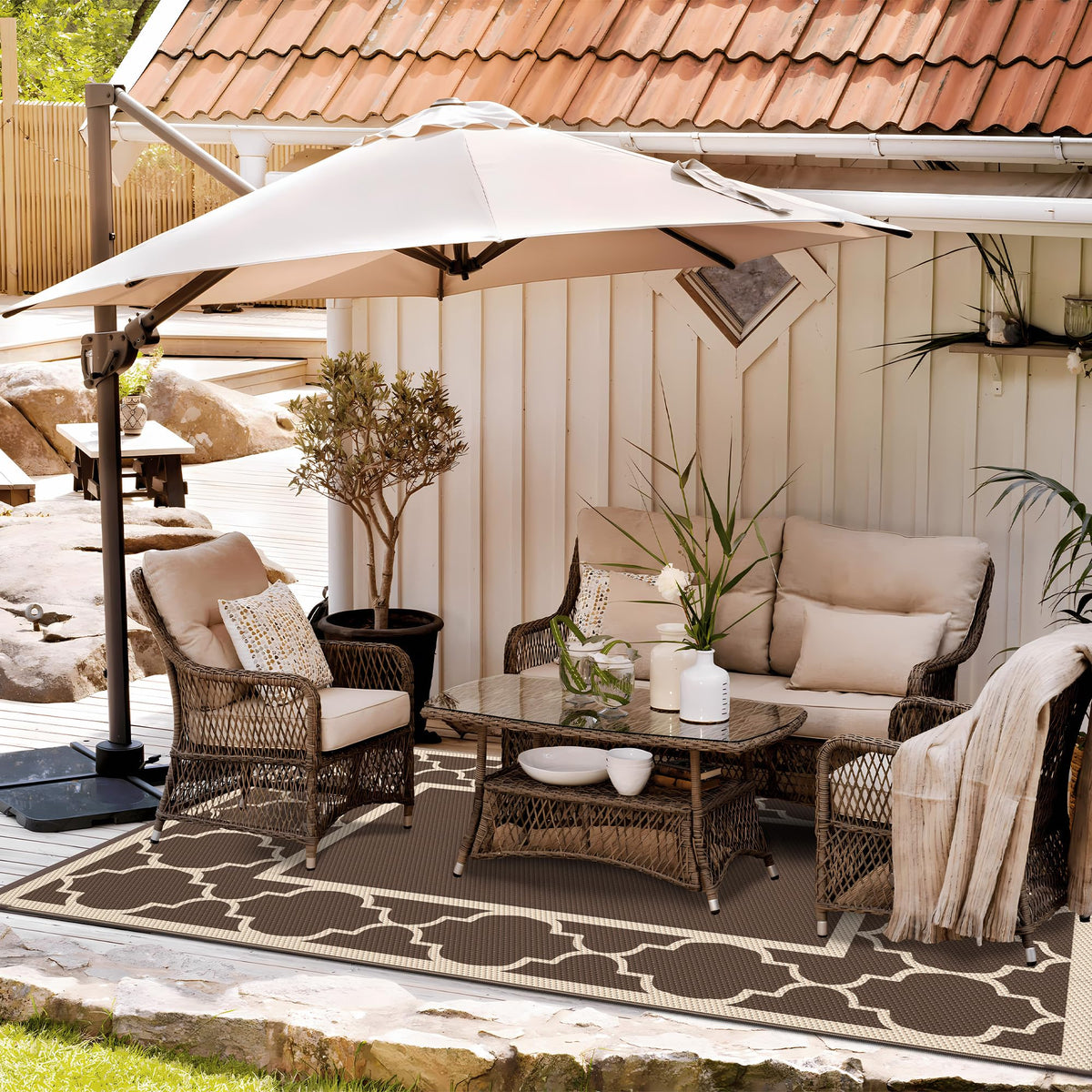 GENIMO reversible plastic straw rug with dual patterns for versatile styling