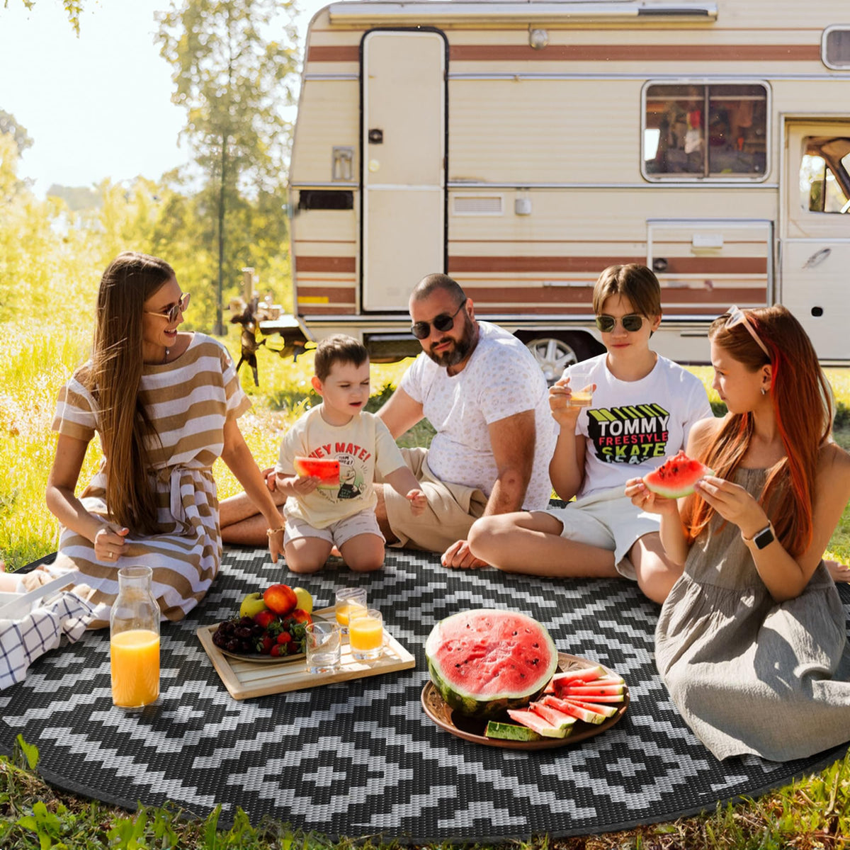 GENIMO stain-resistant outdoor rug that cleans quickly after spills.