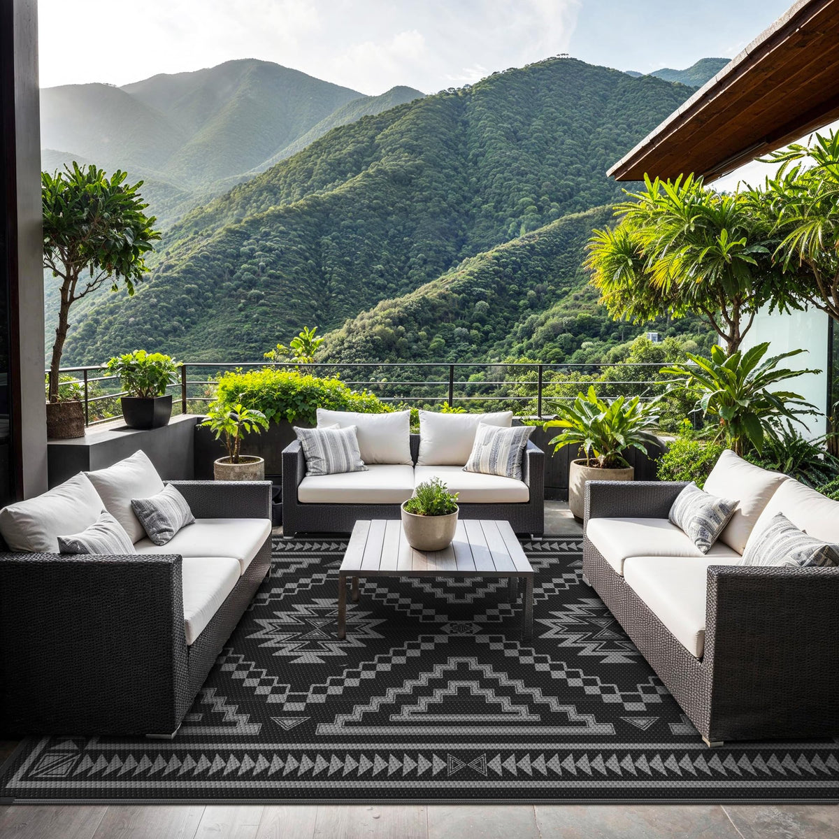 GENIMO waterproof outdoor rug dries quickly after use.