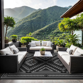 GENIMO waterproof outdoor rug dries quickly after use.