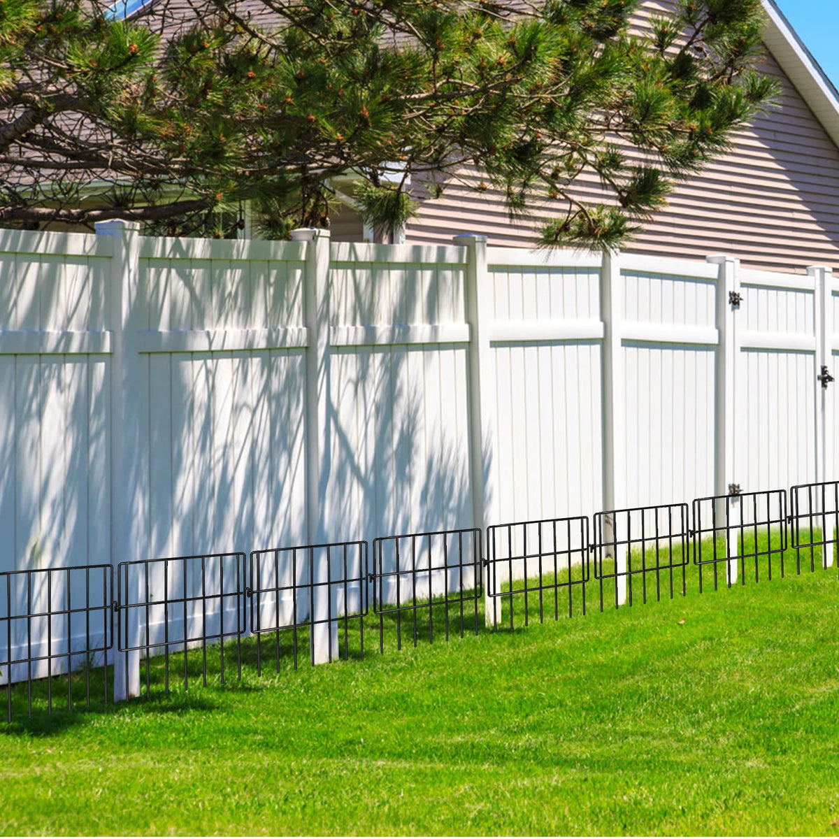 Getlay easy-install metal fence for temporary borders around lawns and beds.