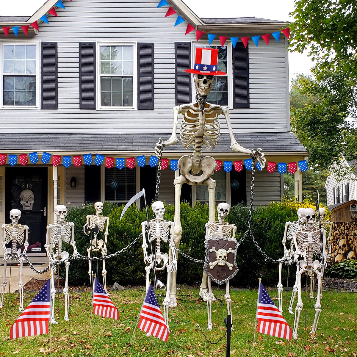 Geyoga outdoor lawn display with large skeleton hat creates festive ambiance.