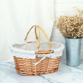 Geytetqi basket handle facilitates quick transport for picnics.