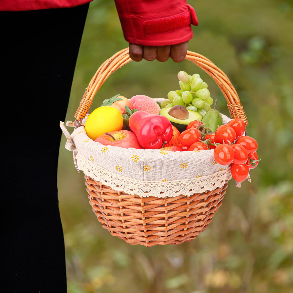 Geytetqi picnic hamper supporting organized picnics with ample space.