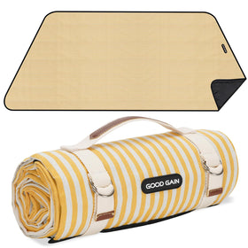 G GOOD GAIN picnic blanket shows waterproof backing for damp grass.