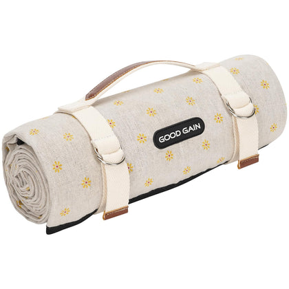 G GOOD GAIN picnic blanket with waterproof back panel for damp grass.
