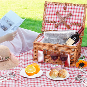 G GOOD GAIN stainless steel cutlery set included for easy outdoor dining.