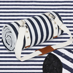 G GOOD GAIN waterproof picnic blanket shows ample space for family picnics