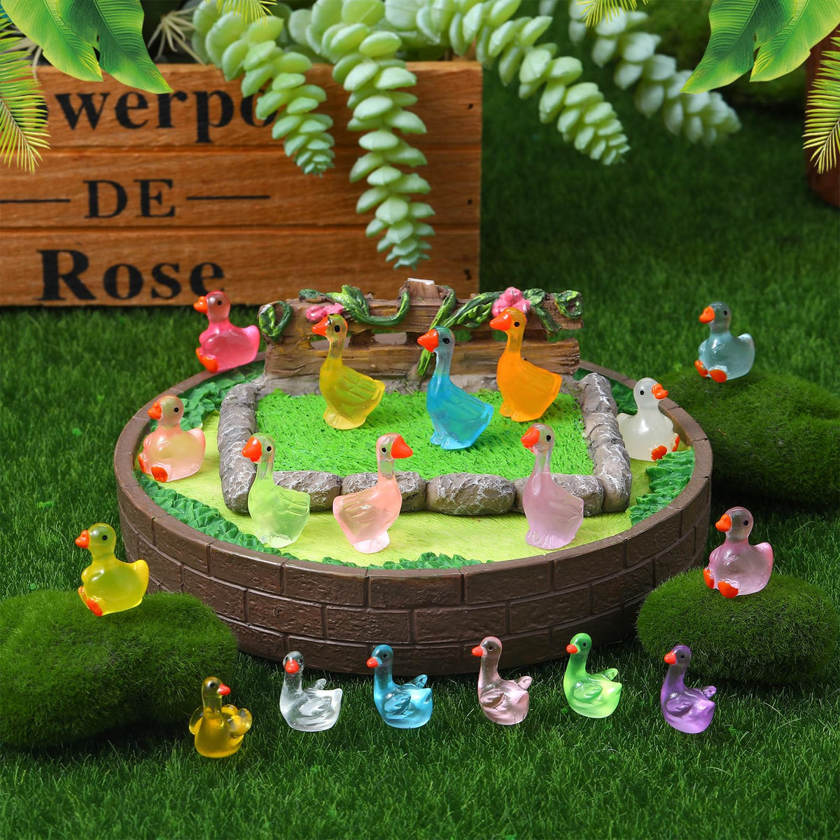 GGSTDDUP glow goose figurine glows softly after light exposure for evenings.
