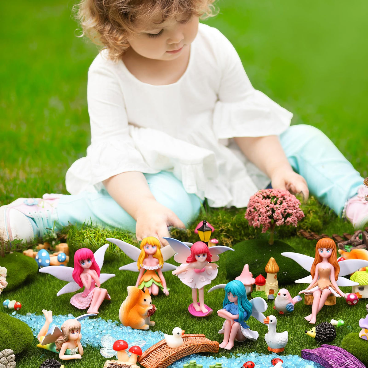 GGSTDDUP hedgehogs, snails, and birds enrich natural garden scenes