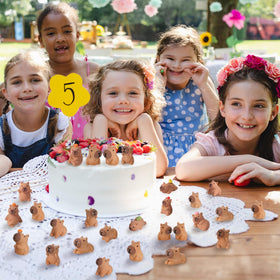 GGSTDDUP adorable capybara figures enhance table centerpieces and miniature scenes.