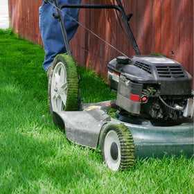 GICOOL front-wheel installation image showing easy swap process.