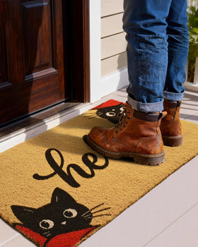 Gifeas vintage brown border mat adds farmhouse charm and practical dirt scraping.