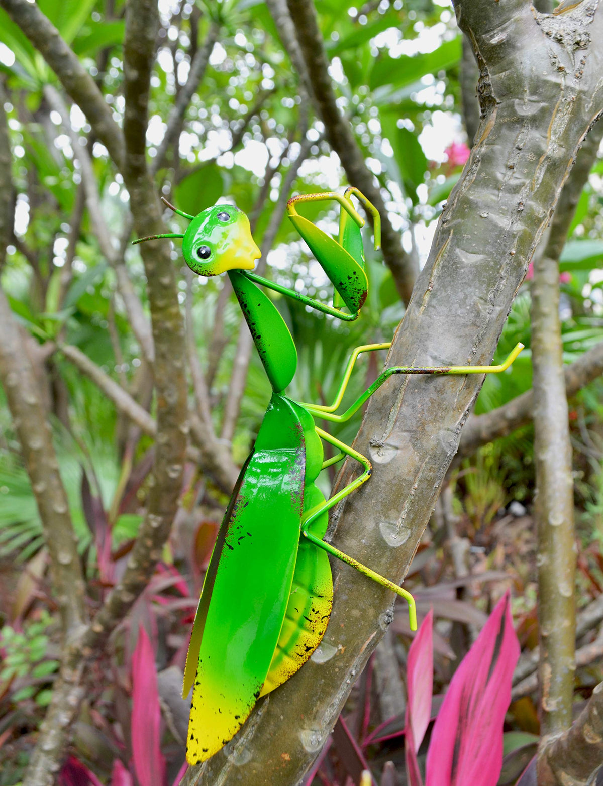 GIFTME 5 kid friendly mantis decor suited for a nursery or playroom