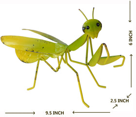 GIFTME 5 patio mantis table decor placed on a porch for whimsical decor