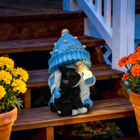 GIGALUMI weatherproof resin figure stands up to damp conditions outdoors