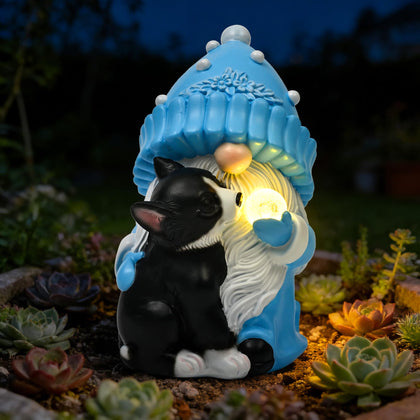 GIGALUMI solar garden gnome with dog lights up dusk as cozy outdoor ambiance