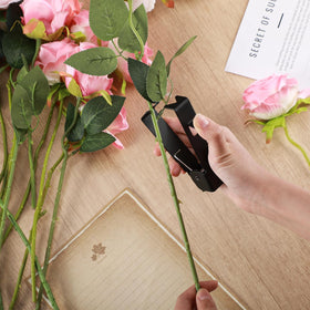 Gisafai 4.53-inch rose stripper tool designed to fit comfortably in hand