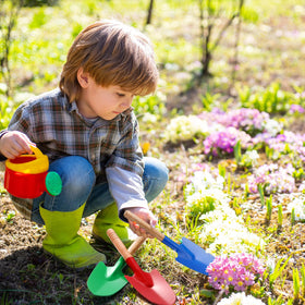 Gisafai colorful garden tools ideal for beach trips or backyard planting sessions