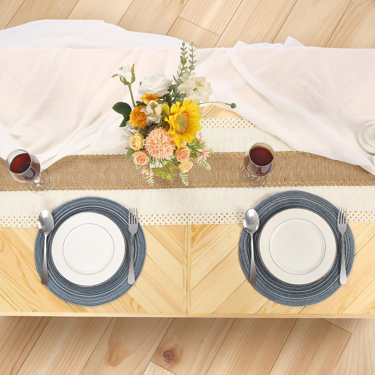 GLDZI multi-use table supports meals, games, and drinks at events