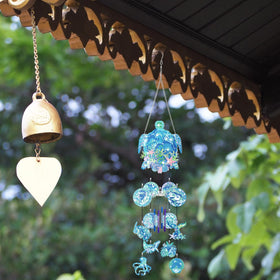 Durable acrylic with shimmering sequins ensures long-lasting sparkle for outdoor use.
