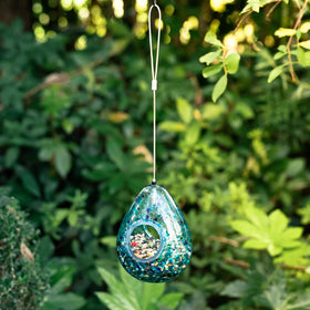Glitzhome bird feeder attracts cardinals, bluebirds, and finches.