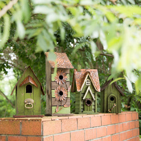 Glitzhome eco-friendly solid wood ensures durable outdoor use.