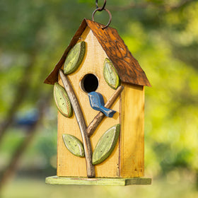 Glitzhome birdhouse with 3D tree design adds visual interest to your yard.