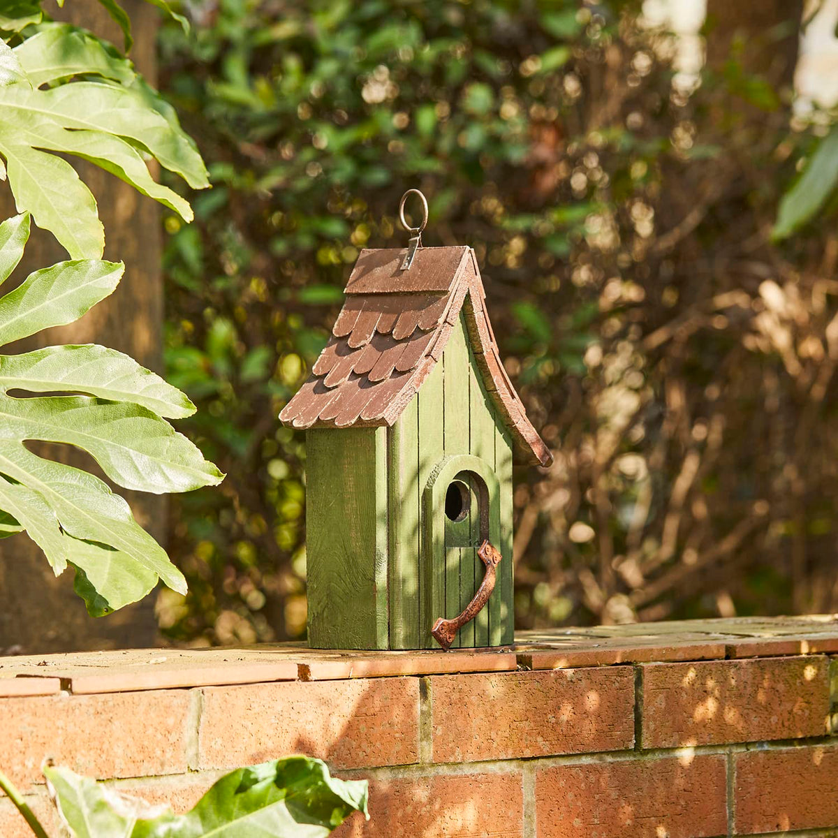 Glitzhome cottage-inspired birdhouse adds vintage charm outdoors